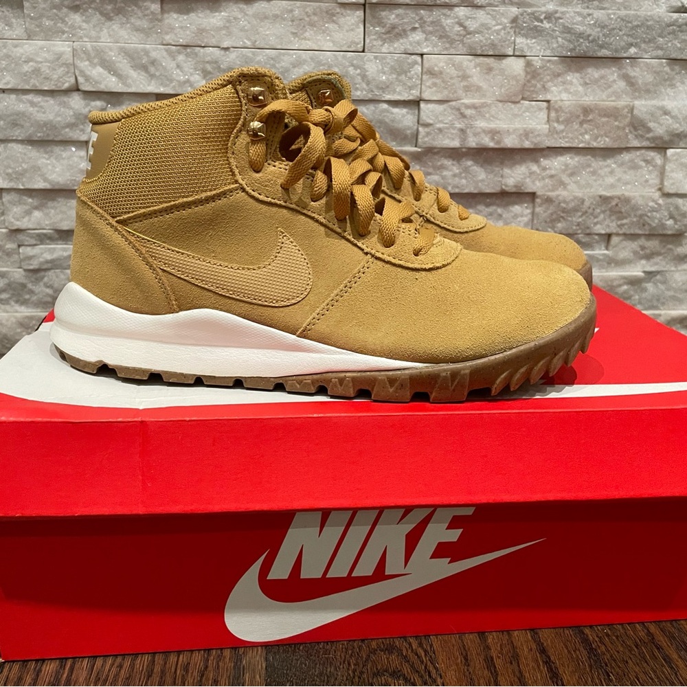 Nike Big Kid/ Men Tan High-Top Boots